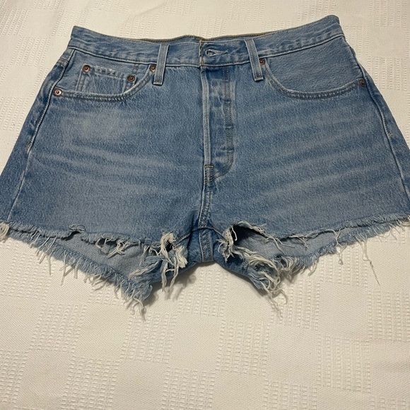 Levi’s 501 Shorts - High Rise, Fitted Through Hip - medium wash size 29 - Picture 1 of 9